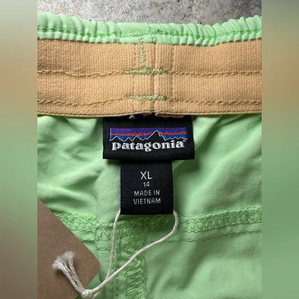 NWT Patagonia Salamander Green Kids Baggies Shorts 4” unlined